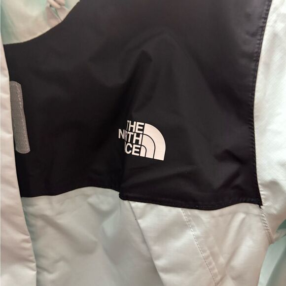 North Face ANTORA HOODED RAINCOAT IN BABY BLUE - Picture 4 of 5